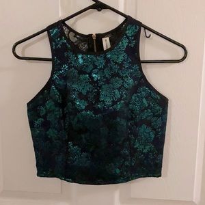 Black crop top with emerald accent design! Size XS zippered back!
